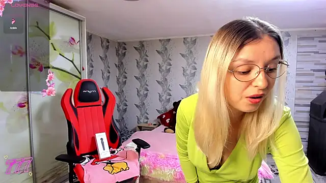 luxurydoll21 online show from April 20, 9:34 am