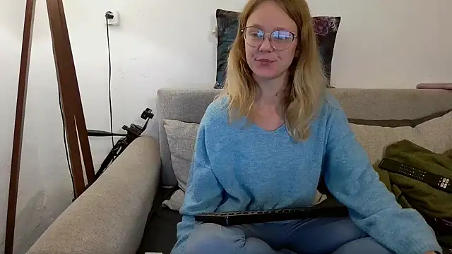 Snapshot of little-leni chatting on September 26, 8:28 pm little-leni online show from September 26, 8:28 pm