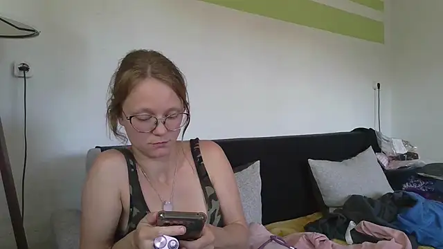 little-leni online show from May 13, 9:26 am