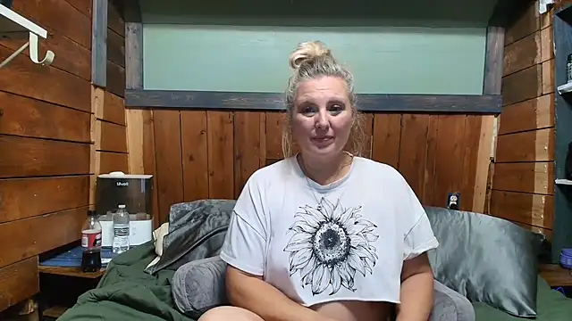 lisaxlovexxx online show from May 12, 6:14 pm
