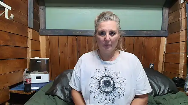 lisaxlovexxx online show from May 16, 1:52 am