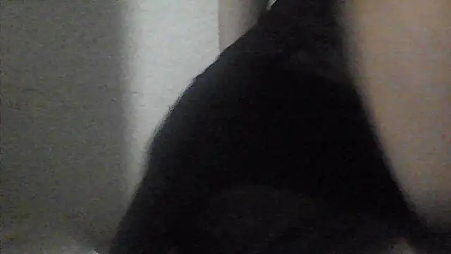 Snapshot of JunoVestanus chatting on October 1, 1:32 am JunoVestanus online show from October 1, 1:32 am