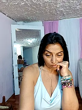 zullyxhot online show from February 11, 10:55 pm