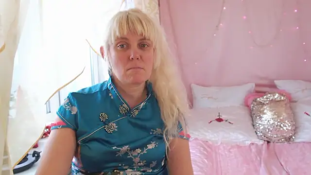 SunnySylvia online show from January 18, 10:55 am