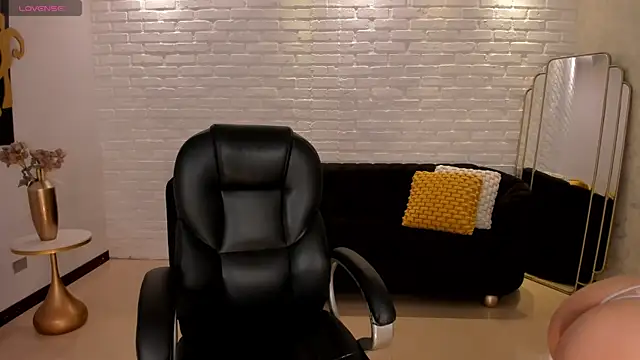 MorganHicks online show from November 6, 8:15 pm