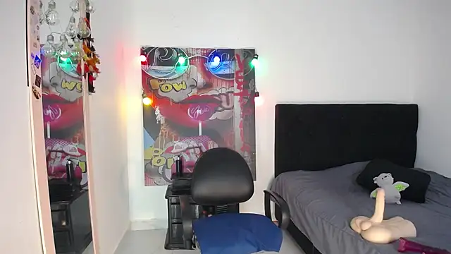 coraline101  online show from February 10, 1:30 am