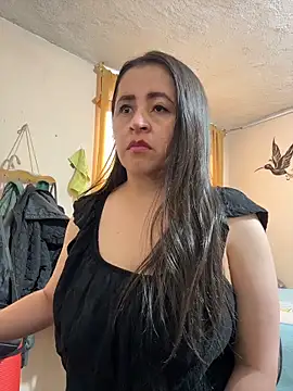 latinfemale online show from May 12, 8:26 pm
