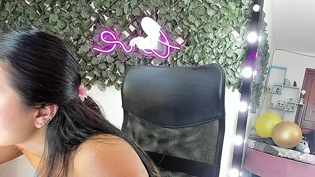 DestinyHills online show from May 15, 4:43 pm