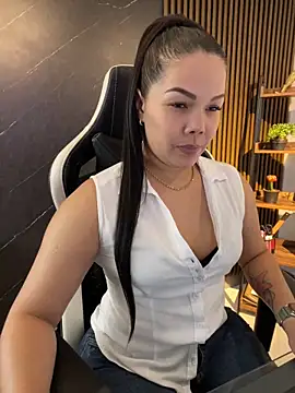 KellyBrooklyn  online show from April 11, 3:37 pm