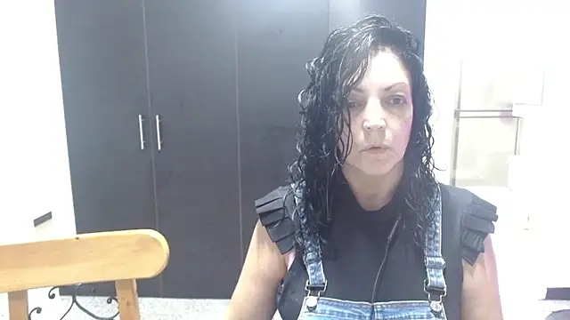 mijal queen online show from September 26, 2:42 am