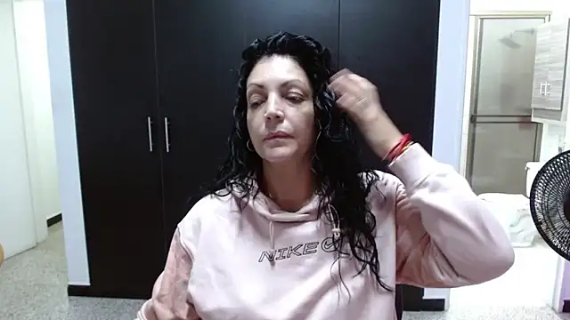 mijal queen online show from November 11, 2:29 am