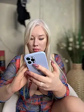 LaraHollywood online show from November 4, 6:07 am