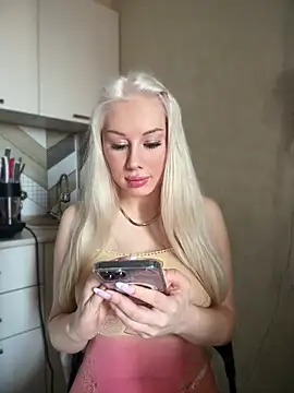 LaraHollywood online show from May 25, 8:57 am
