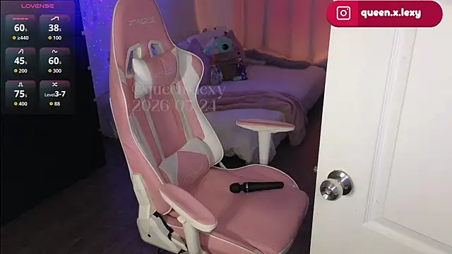 queenxlexy online show from May 24, 7:35 pm