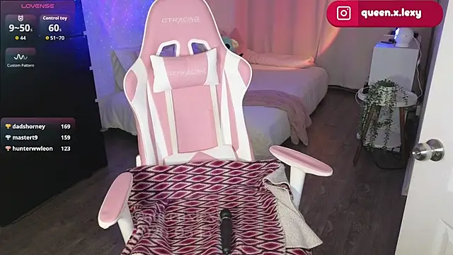 queenxlexy online show from May 15, 10:01 pm
