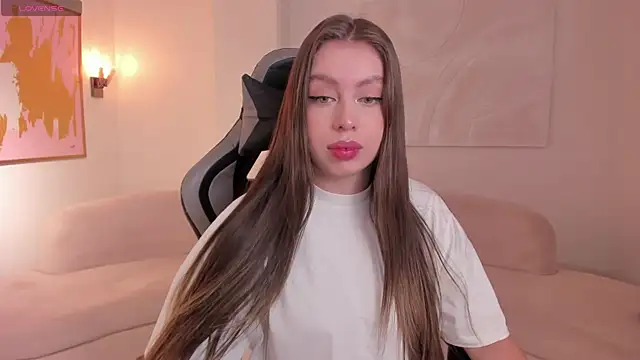 EllaClark online show from November 17, 7:25 pm