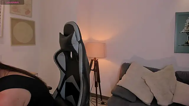 EllaClark online show from November 1, 6:12 pm