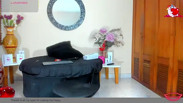 NicoleSantana online show from May 12, 10:05 pm