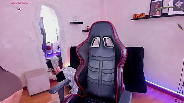 EmmyEvans1 online show from January 6, 7:50 pm