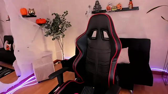 EmmyEvans1 online show from October 8, 8:13 pm