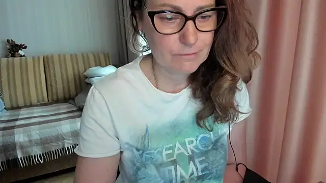 lauraoven online show from April 28, 8:07 am