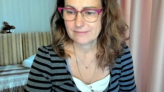 lauraoven online show from October 18, 8:17 am