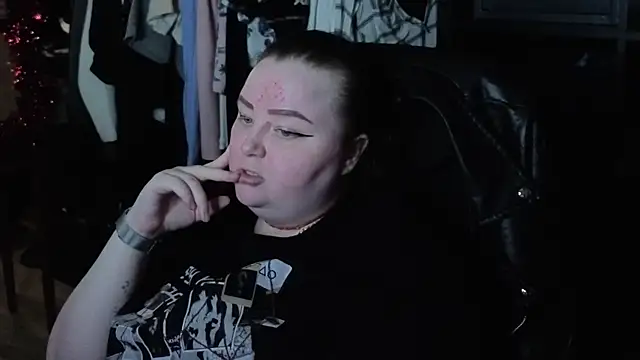 EMMA  CONNOR online show from November 27, 7:50 pm