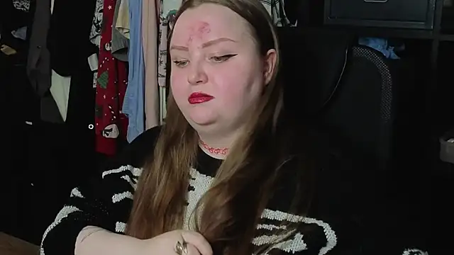 EMMA  CONNOR online show from December 5, 9:05 pm