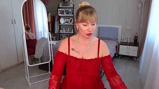 JuliaVilnet online show from May 24, 5:17 am