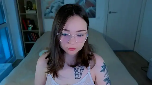 MilenaSaint online show from May 18, 4:07 am