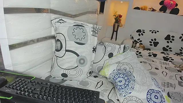 yina-rosse online show from May 19, 9:33 pm