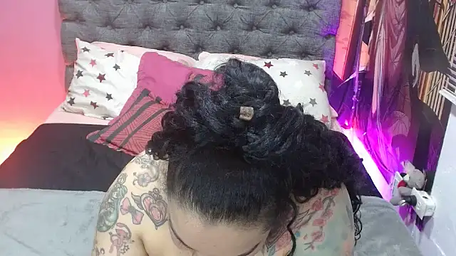 JEENEVIEVE online show from May 14, 6:36 pm