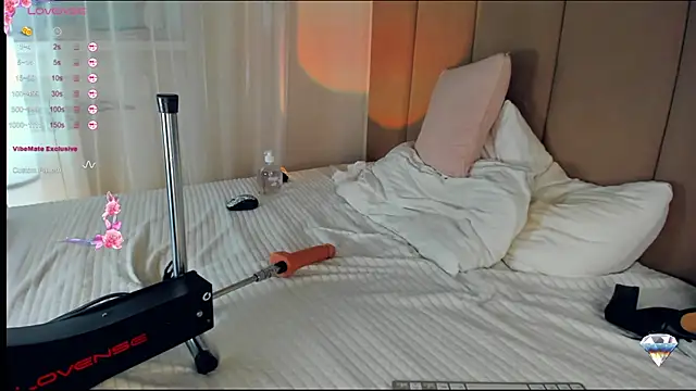 Missfeet online show from May 4, 8:23 pm