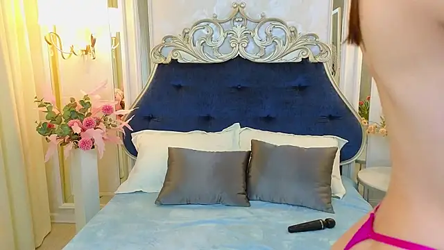 Ariana Petite online show from May 11, 12:24 am