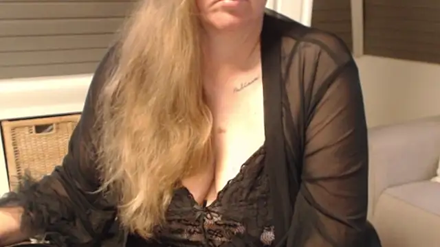 KimMitchelli online show from May 21, 4:32 am