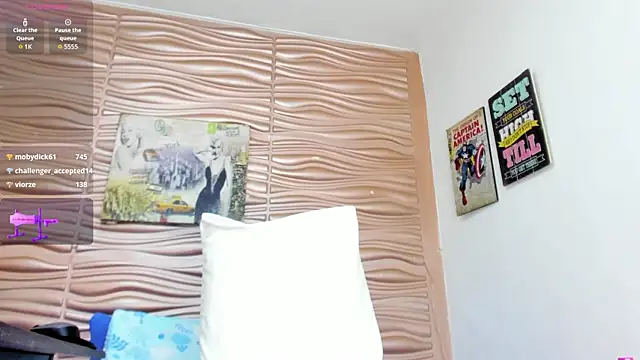 mia pineda online show from January 11, 9:31 pm