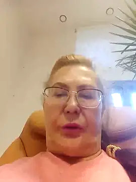 Hottie-Mom online show from November 17, 1:23 pm