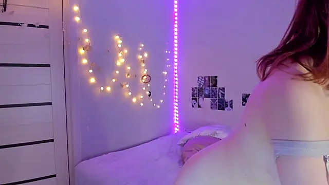 YunaPeace online show from December 15, 11:48 am