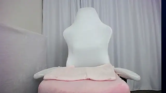 Snapshot of faceless_ chatting on October 4, 10:54 am faceless online show from October 4, 10:54 am