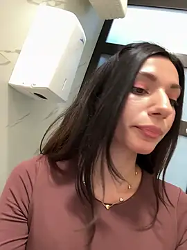  MiaQueen  online show from May 23, 9:35 pm