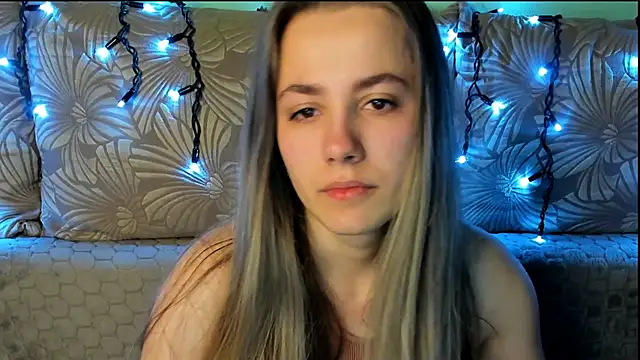 MaggieCake online show from March 18, 3:00 am