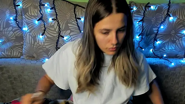 MaggieCake online show from November 9, 4:30 am