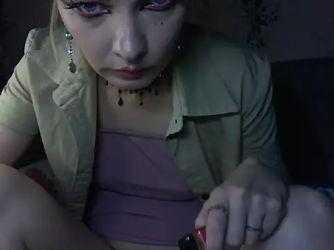 WildMissNiks online show from May 21, 8:01 am