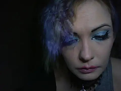 WildMissNiks online show from March 13, 9:21 am