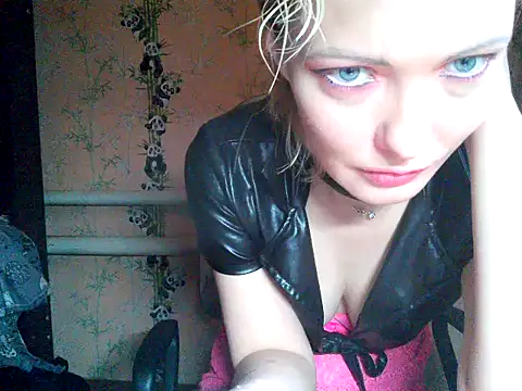 Snapshot of WildMissNiks chatting on October 24, 9:05 am WildMissNiks online show from October 24, 9:05 am