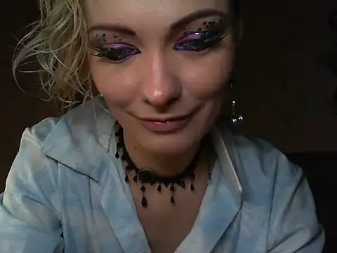 WildMissNiks online show from May 25, 6:34 am