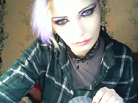 WildMissNiks online show from March 14, 9:32 am