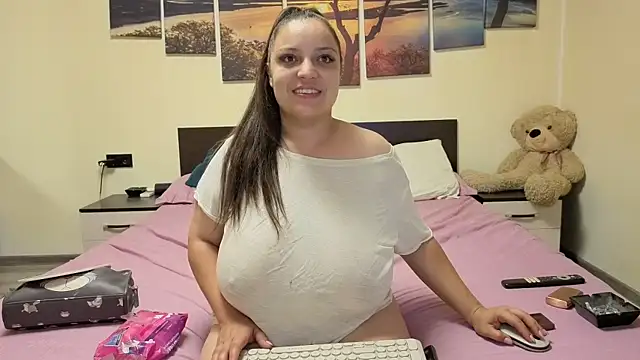 adelline online show from May 11, 8:39 pm