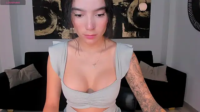 LaurenTurner  online show from October 3, 1:38 pm