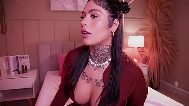 curvyliciousss online show from May 7, 6:11 pm
